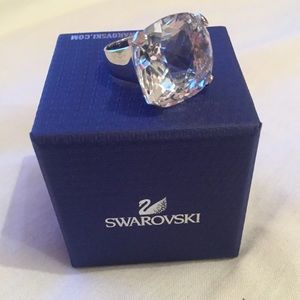 Beautiful Swarovski Crystal Merlin ring.